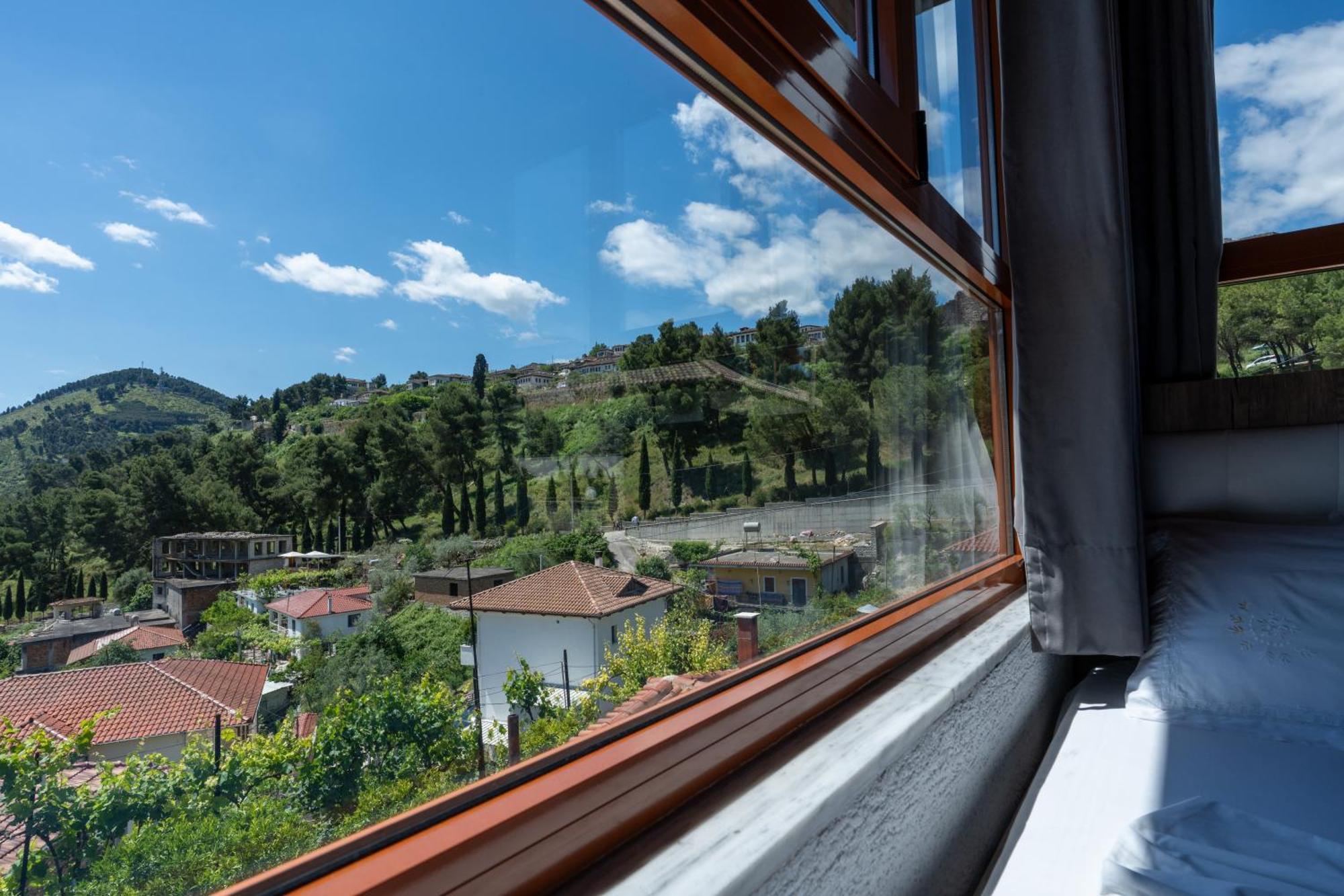 Guesthouse Emiljano Berat Dış mekan fotoğraf