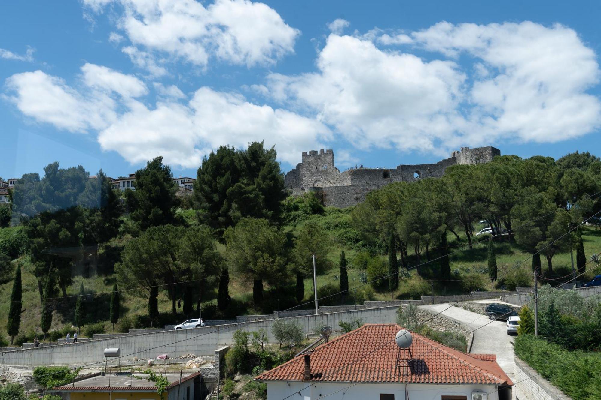 Guesthouse Emiljano Berat Dış mekan fotoğraf