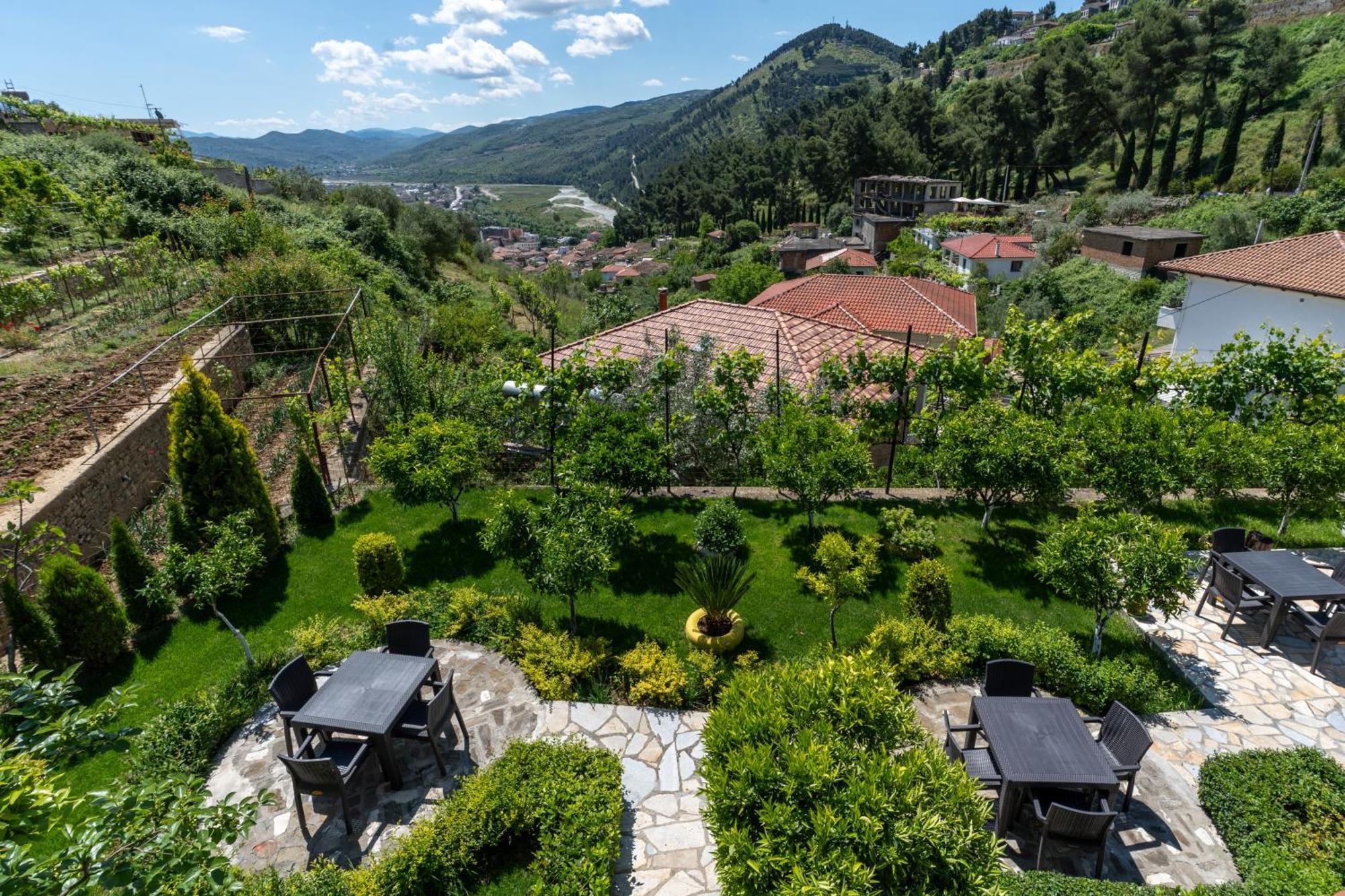 Guesthouse Emiljano Berat Dış mekan fotoğraf
