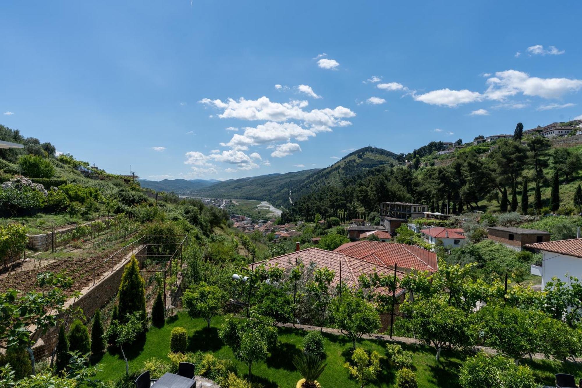 Guesthouse Emiljano Berat Dış mekan fotoğraf