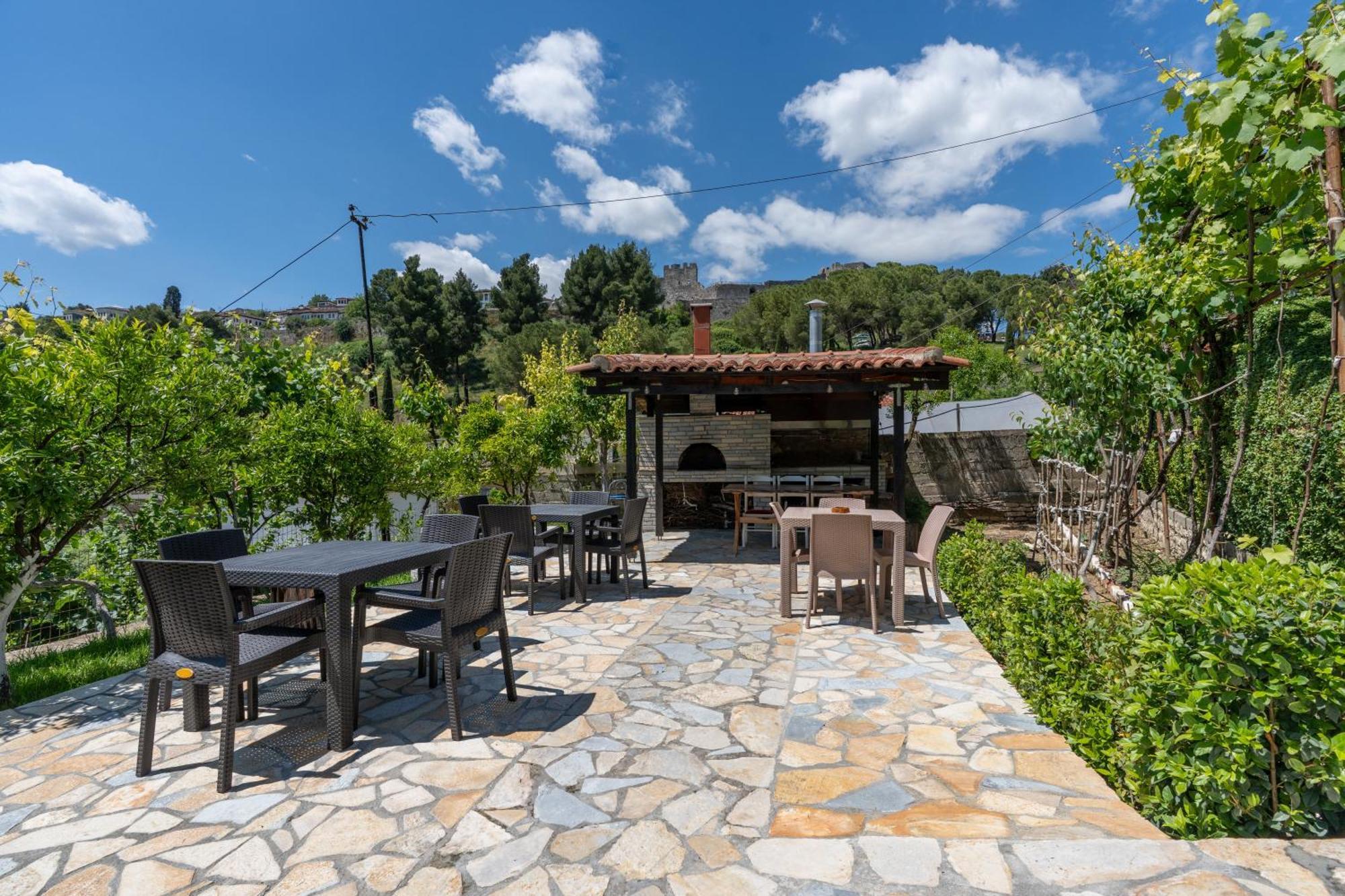 Guesthouse Emiljano Berat Dış mekan fotoğraf