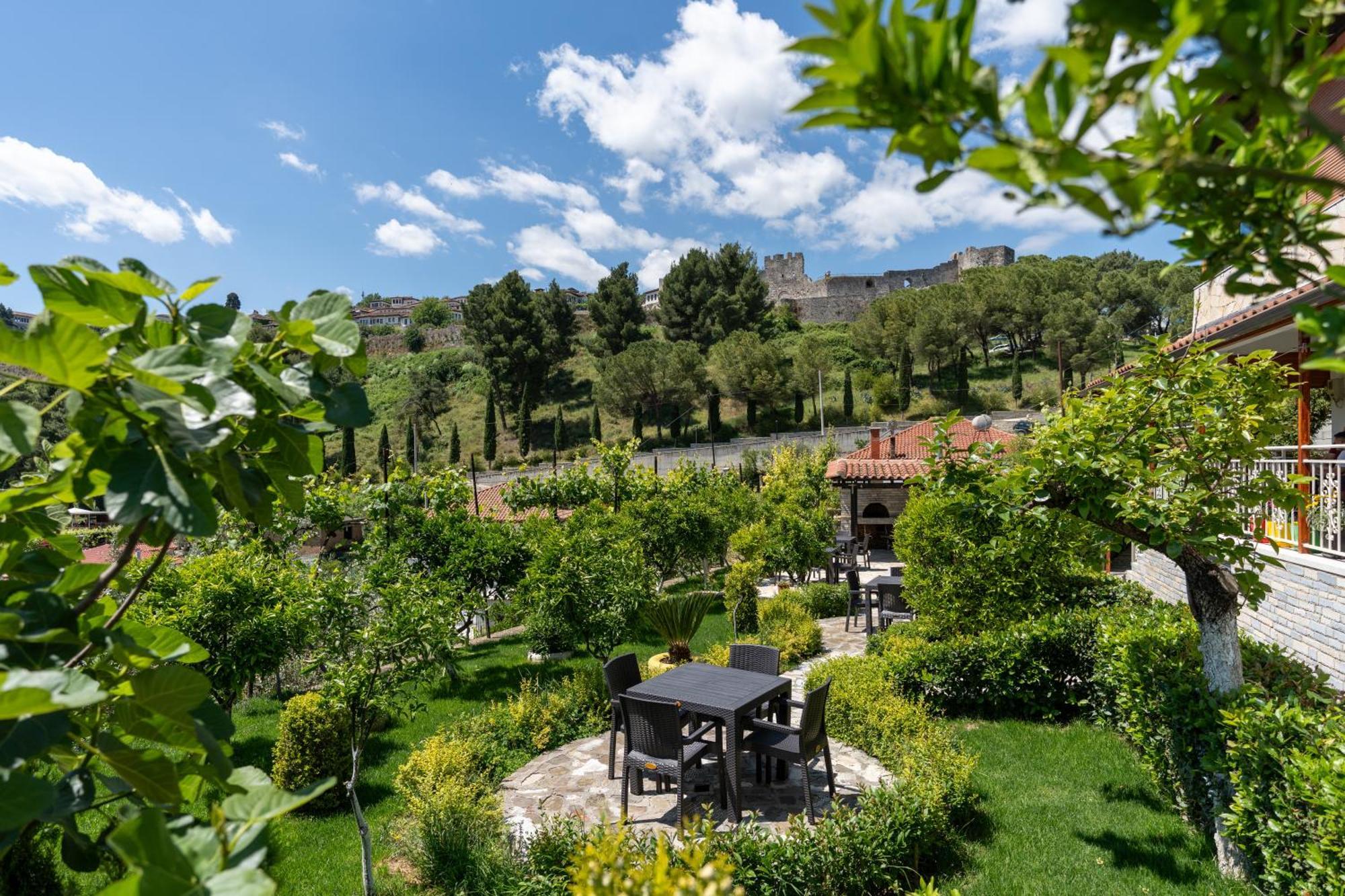 Guesthouse Emiljano Berat Dış mekan fotoğraf