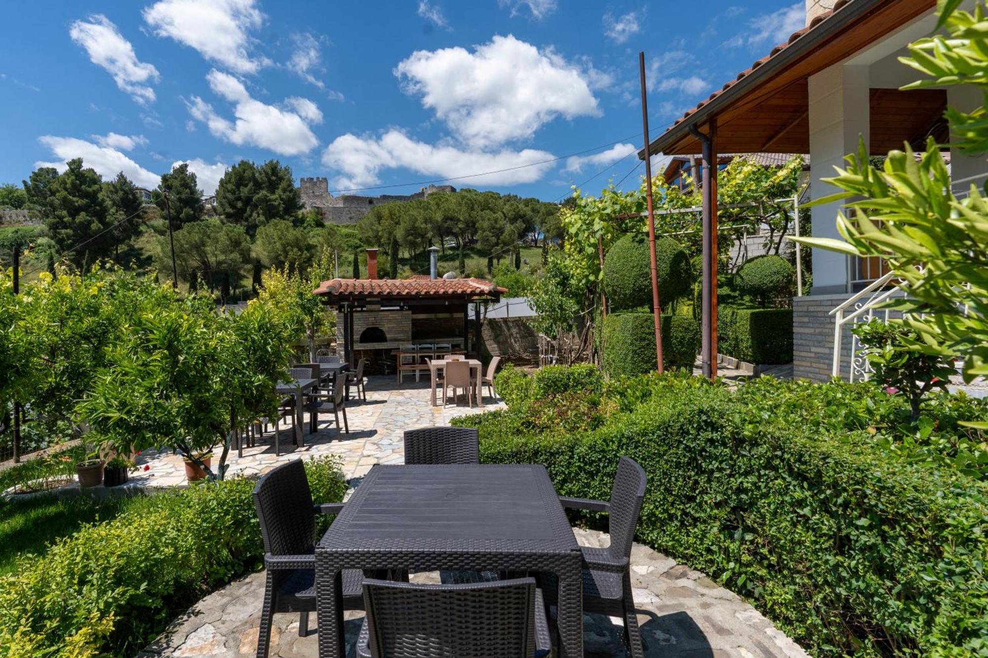 Guesthouse Emiljano Berat Dış mekan fotoğraf