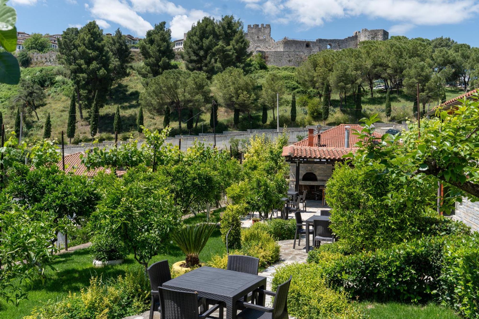 Guesthouse Emiljano Berat Dış mekan fotoğraf