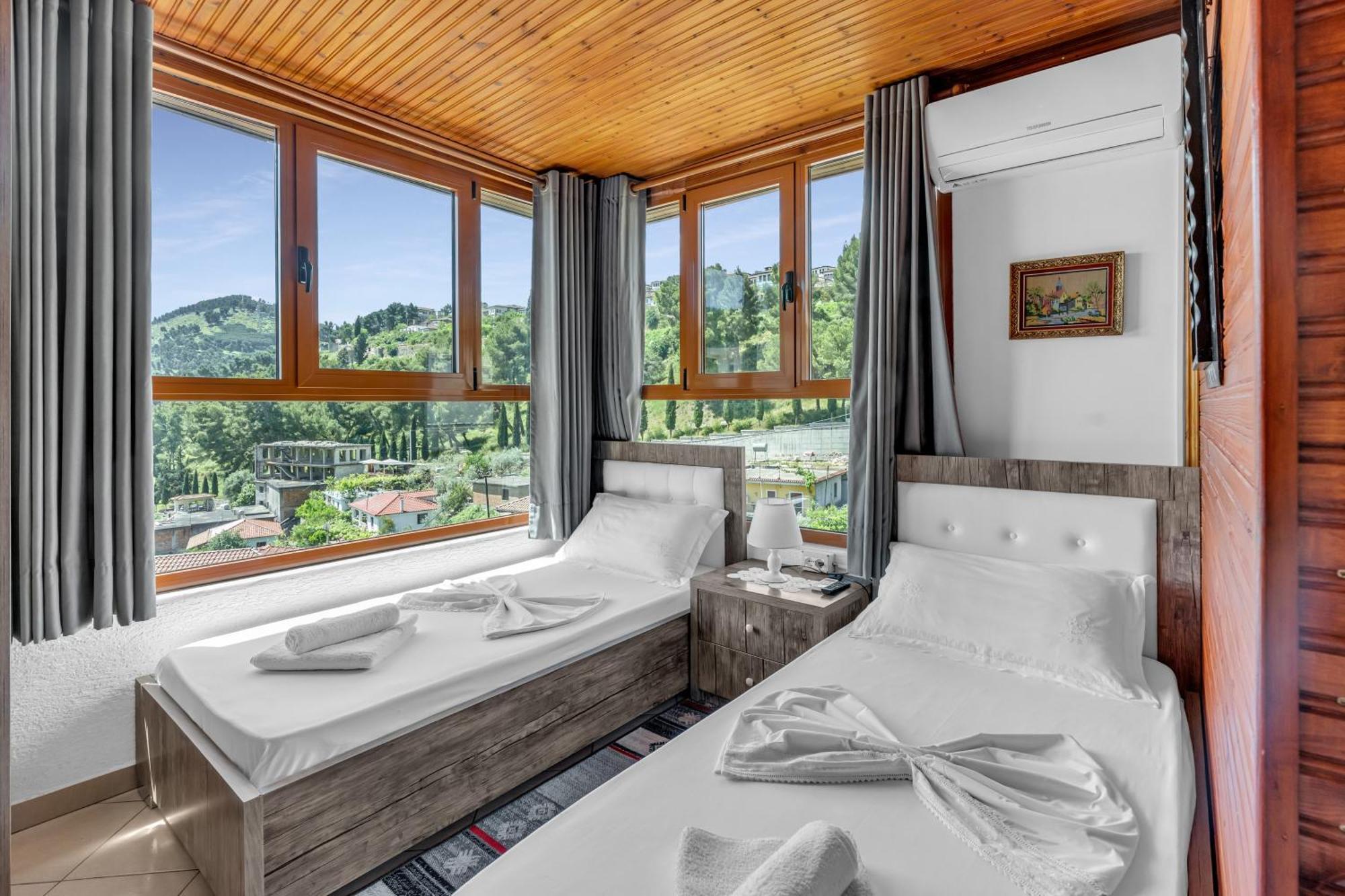 Guesthouse Emiljano Berat Dış mekan fotoğraf